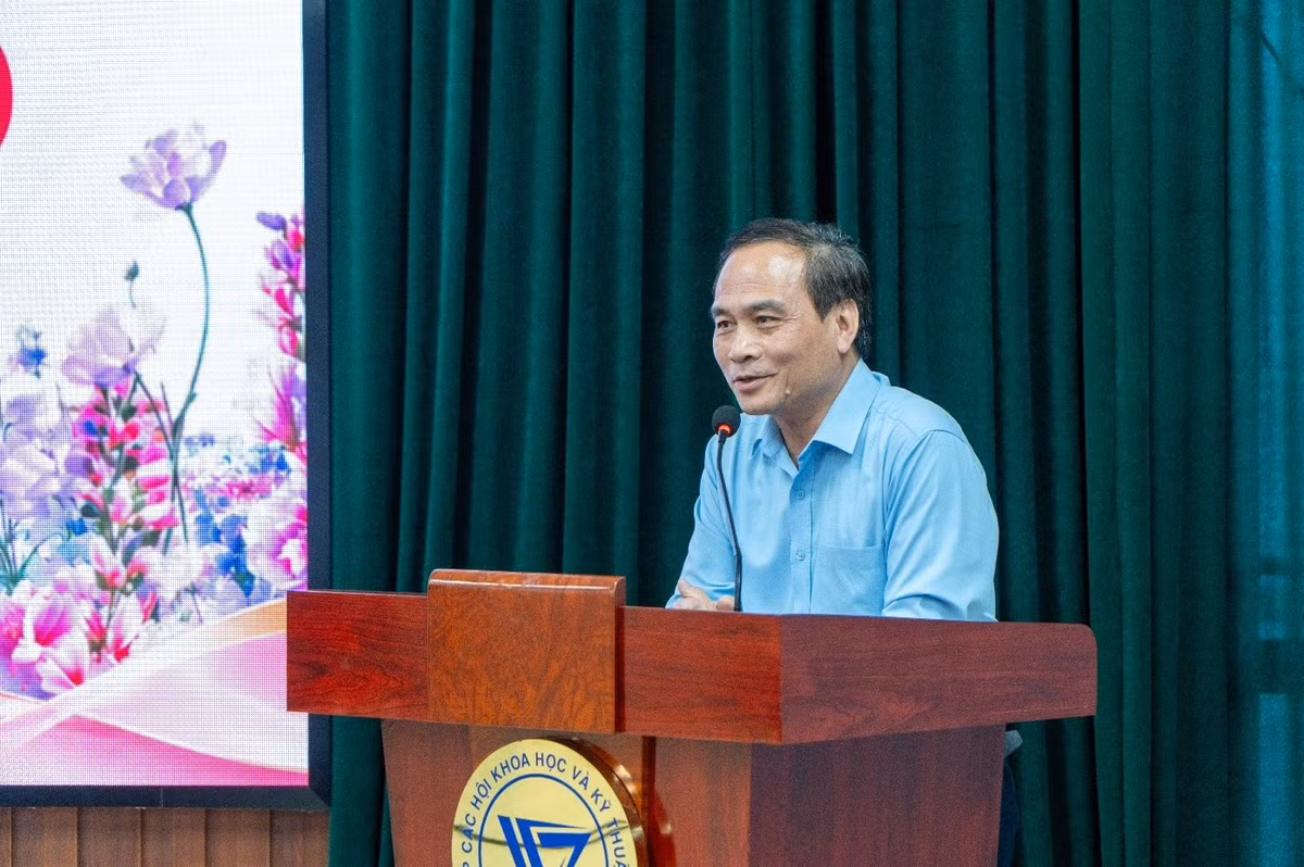 PGS.TS Phạm Ngọc Linh - Phó Bí thư Thường trực Đảng ủy, Phó Chủ tịch VUSTA phát biểu chúc mừng tại chương trình
