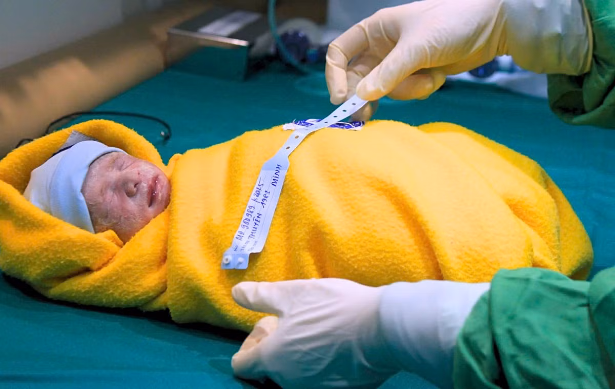 Bé trai chào đời khoẻ mạnh. Ảnh: BVCC.