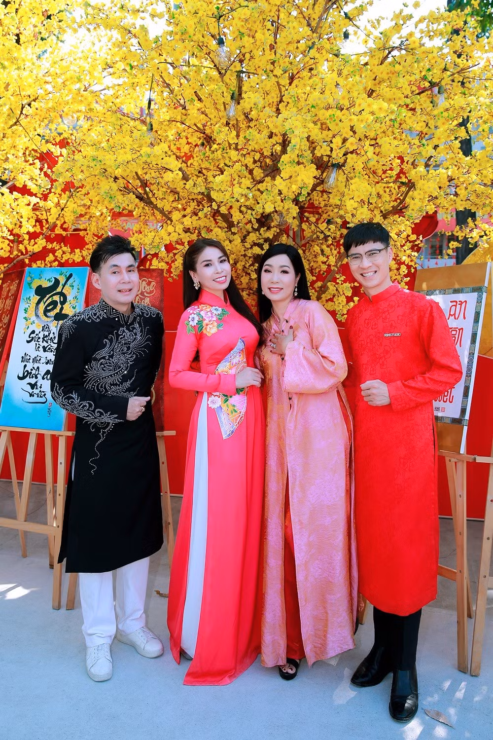 Ca sĩ Đoan Trường, diễn viên Lý Hương, MC Anh Quân cùng nhiều sao Việt cũng góp mặt tại sự kiện.