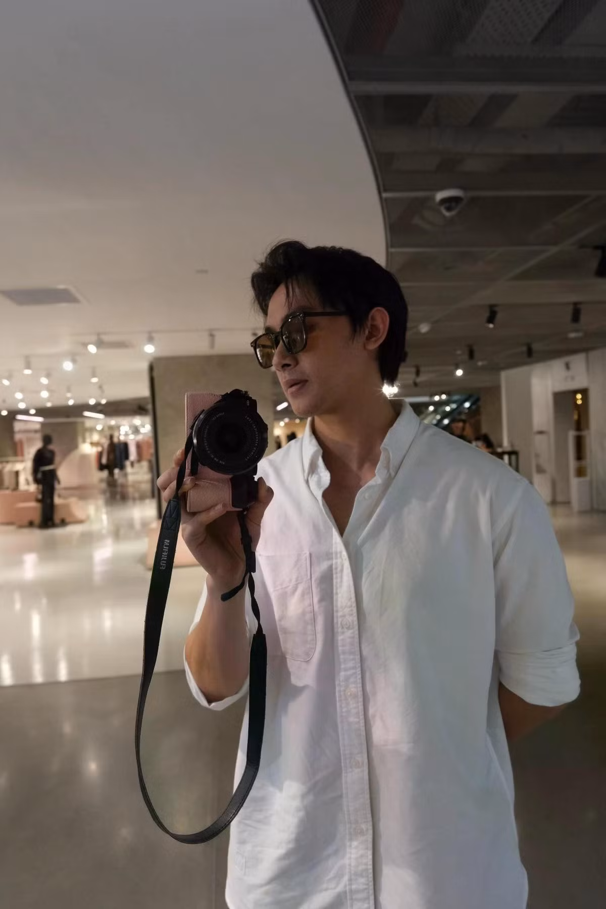 Kể từ đó, cả hai dần thoải mái hơn trong việc tương tác và chia sẻ hình ảnh chung. Dịp Valentine 2025, Phạm Kiên đăng ảnh chụp cùng Diệp Lâm Anh tại ruộng bậc thang Mù Cang Chải kèm dòng chú thích gây chú ý. Đến tháng 6/2025, anh tiếp tục đồng hành cùng cô trong chuyến du lịch Hội An. Đáng nói, chuyến đi này còn có sự góp mặt của hai con riêng của nữ ca sĩ.