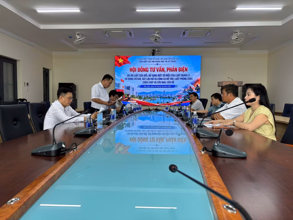 Quang cảnh buổi họp.
