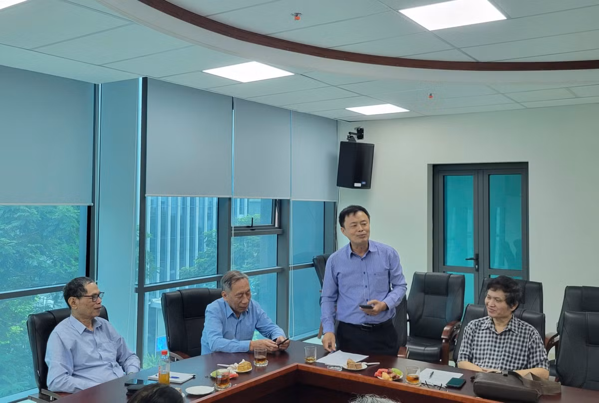 Các đại biểu đóng góp ý kiến và thảo luận tại hội thảo