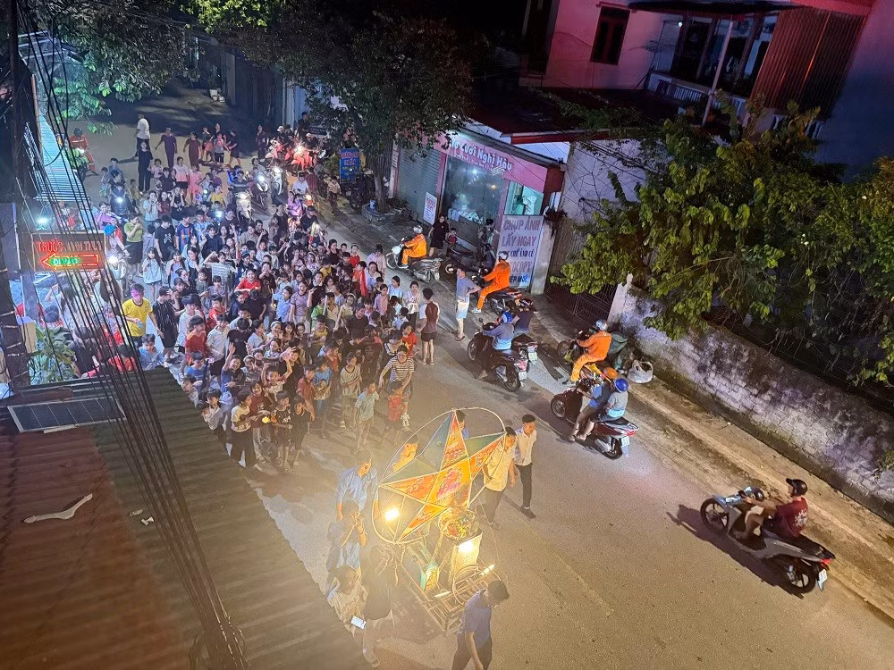 Gallery - Thôn Xuân Lai gói gần 2.000 bánh chưng cho trẻ vui Trung thu - image 2