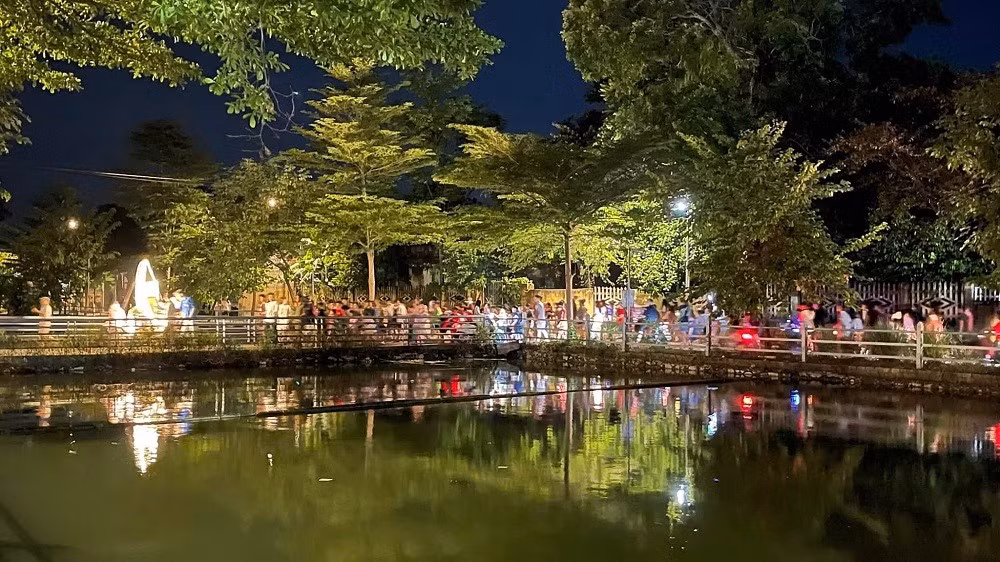 Gallery - Thôn Xuân Lai gói gần 2.000 bánh chưng cho trẻ vui Trung thu - image 5