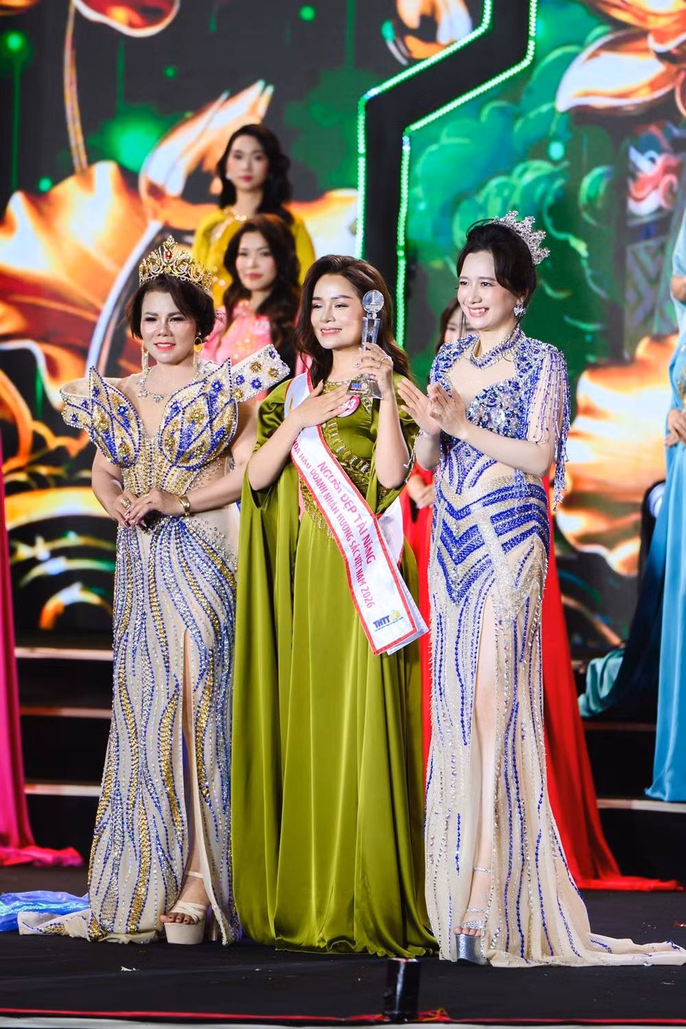 Gallery - Tài sắc Hoa hậu Nhân ái Hoàng Thị Thanh Tuyền - image 3