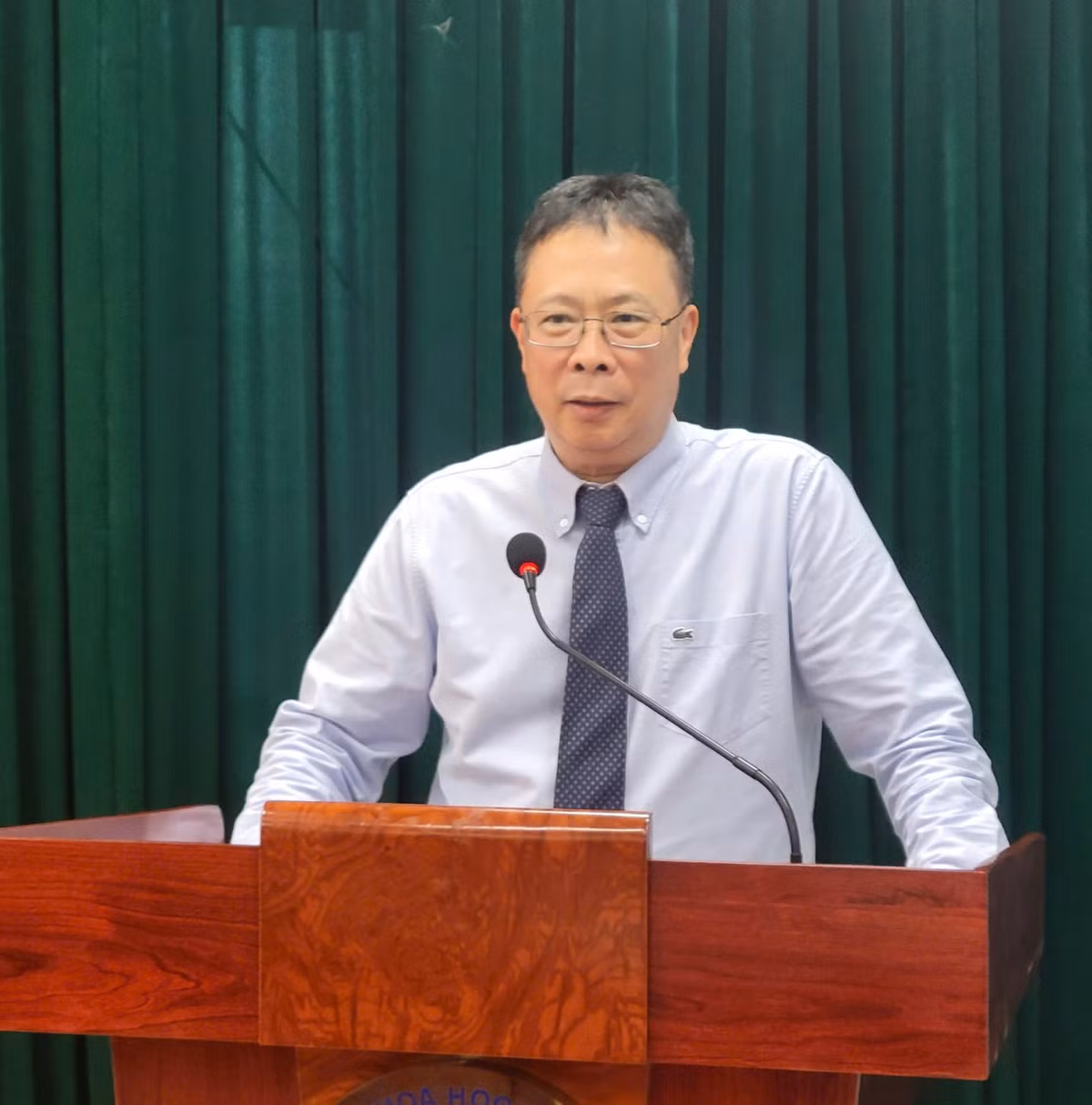 Chủ tịch Châu Văn Minh phát biểu chúc mừng và giao nhiệm vụ cho 03 cán bộ được điều động, bổ nhiệm đợt này.