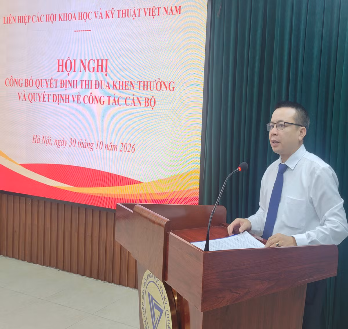 Tân Chánh Văn phòng VUSTA Lê Thanh Tùng đại diện các cán bộ nhận nhiệm vụ mới phát biểu tại hội nghị.