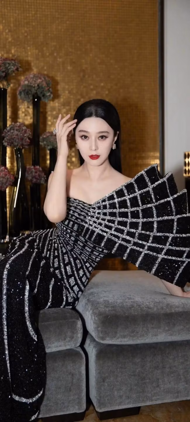 Phạm Băng Băng bị réo tên đòi nợ gây xôn xao mạng xã hội.