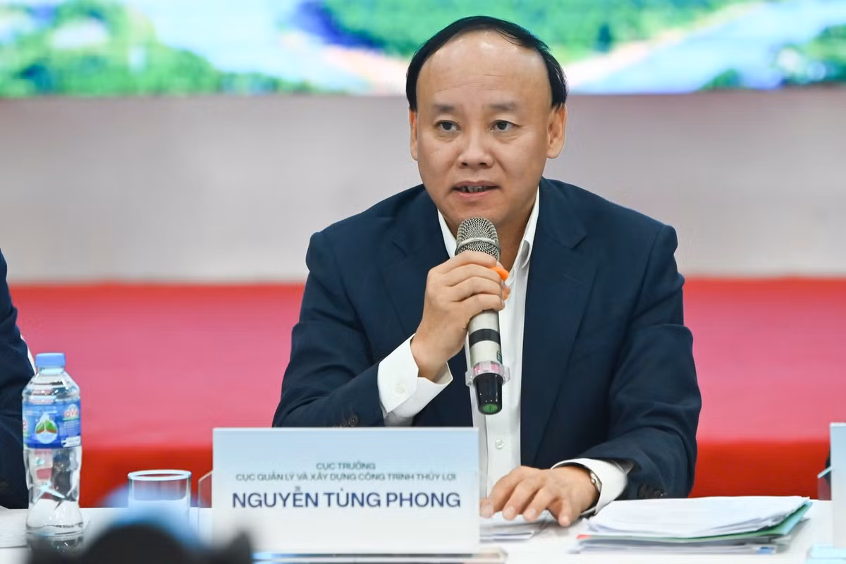 Ông Nguyễn Tùng Phong - Cục trưởng Cục Quản lý và Xây dựng công trình thủy lợi (Bộ Nông nghiệp và Môi trường) phát biểu tại diễn đàn.