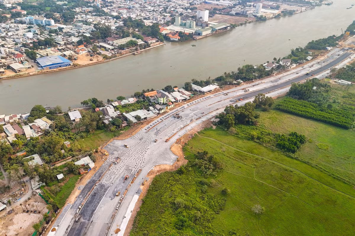 Nhánh 1 dài hơn 3,7 km, điểm đầu giao với đường Võ Thị Sáu, điểm cuối giao với đường Đặng Văn Trơn tại nút giao cầu An Hảo.