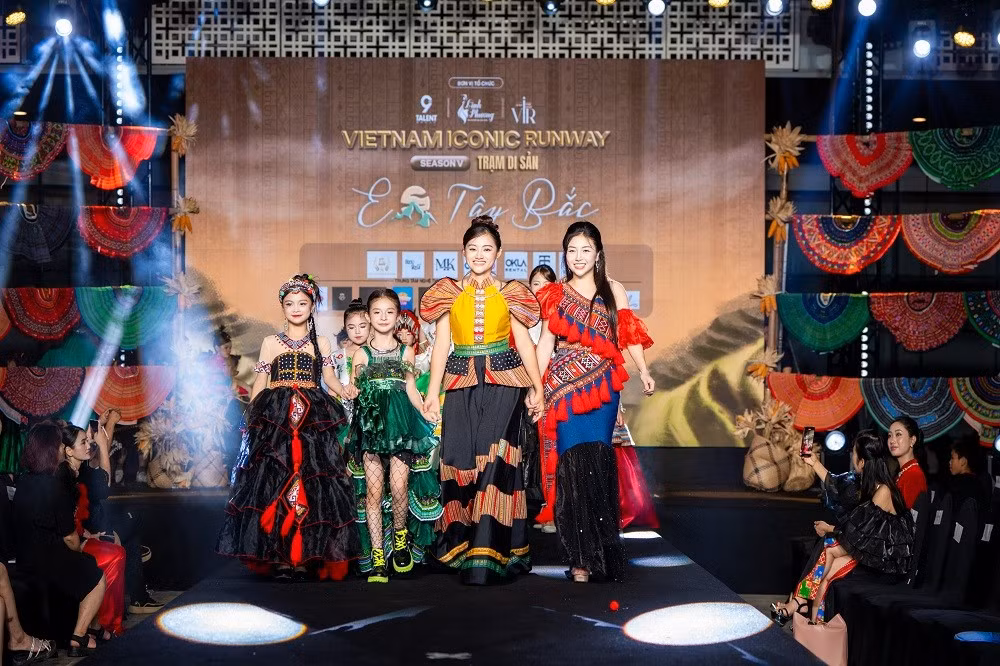 "Vietnam Iconic Runway - Trạm di sản: Em Tây Bắc 2" không chỉ là một sự kiện thời trang mà còn là lời khẳng định về sự phát triển bền vững của nghệ thuật trình diễn trẻ em.