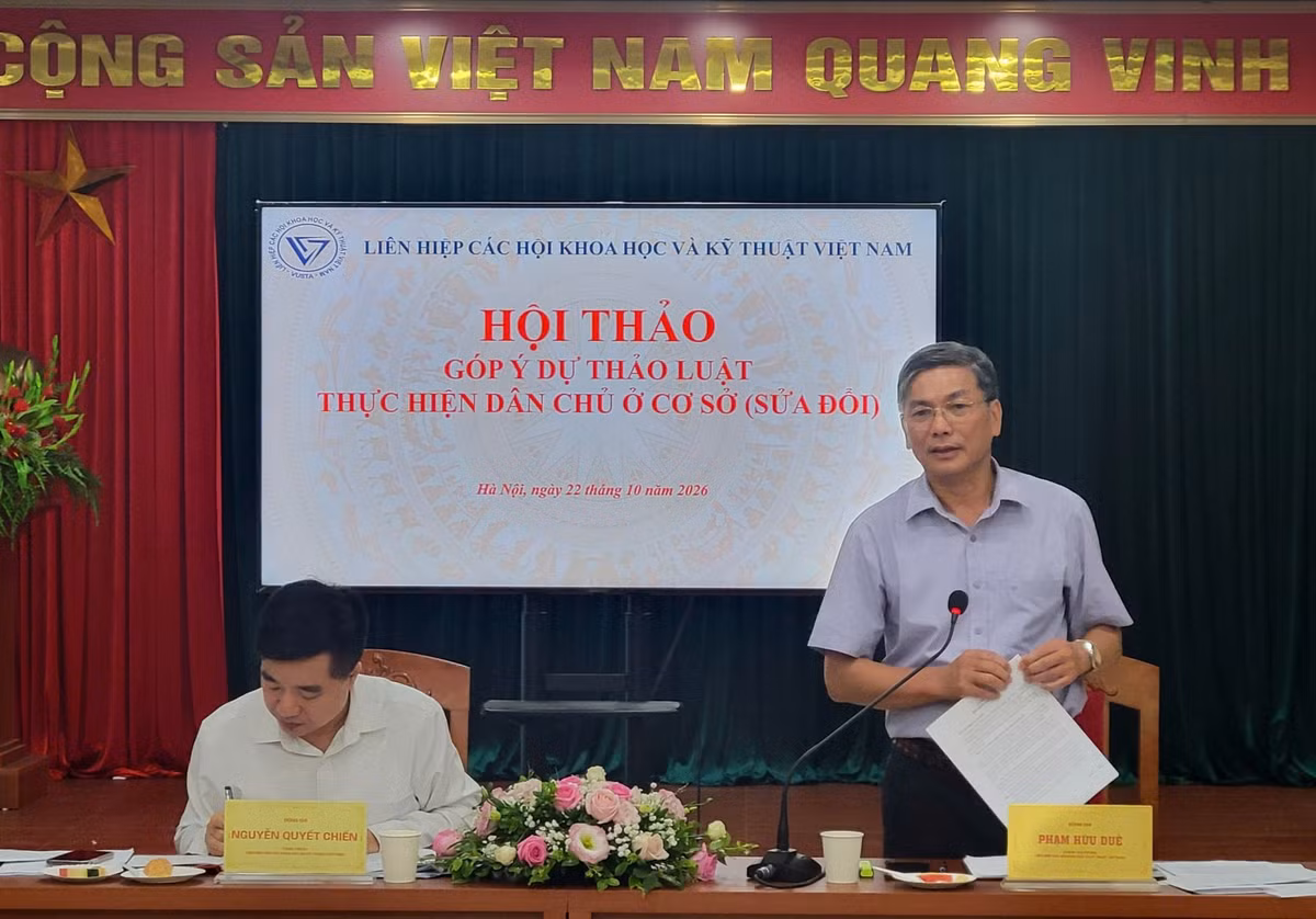 Ông Phạm Hữu Duệ, Chánh Văn phòng VUSTA giới thiệu những nội dung cơ bản của Luật thực hiện dân chủ ở cơ sở (sửa dổi) cần lấy ý kiến Nhân dân
