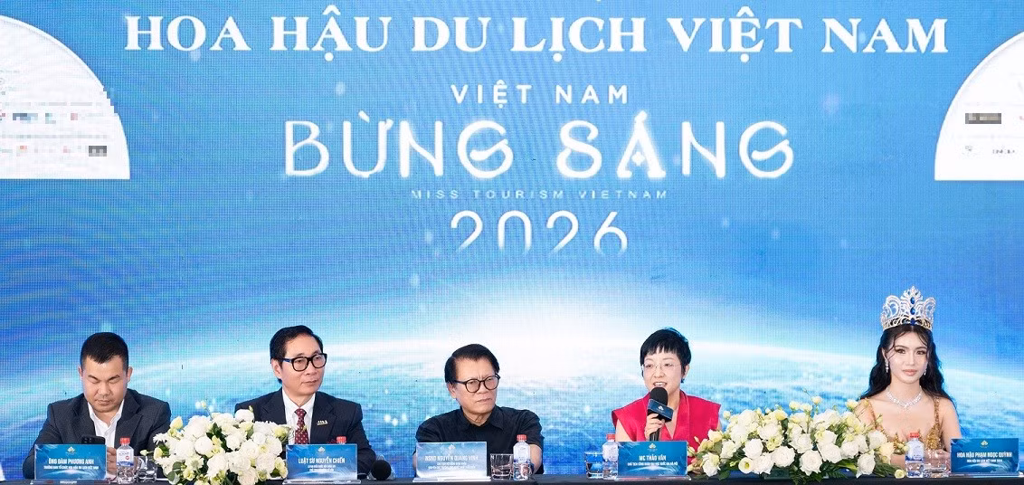 hoa-hau-du-lich-vn-1.jpg