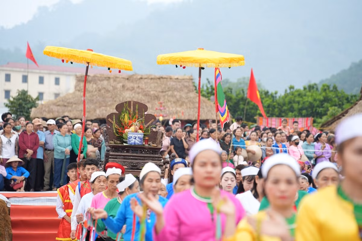 Lễ hội Chùa Sim năm 2026 được tổ chức trong 2 ngày, từ ngày 2 đến ngày 3/3/2026 (tức ngày 14 và 15 tháng Giêng năm Bính Ngọ). Đây là dịp để Nhân dân trong vùng và du khách thập phương dâng hương, cầu mong một năm mưa thuận gió hòa, mùa màng bội thu, gia đình bình an, hạnh phúc.