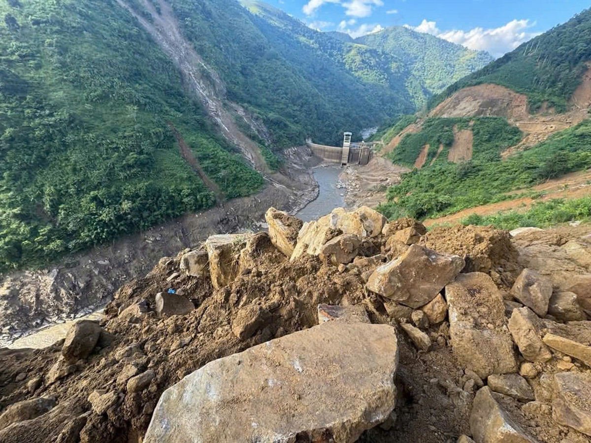 View - Ô tô chở 3 người mất tích ở Lào Cai, đã tìm thấy 2 thi thể | Báo Tri thức và Cuộc sống - TIN TỨC PHỔ BIẾN KIẾN THỨC 24H