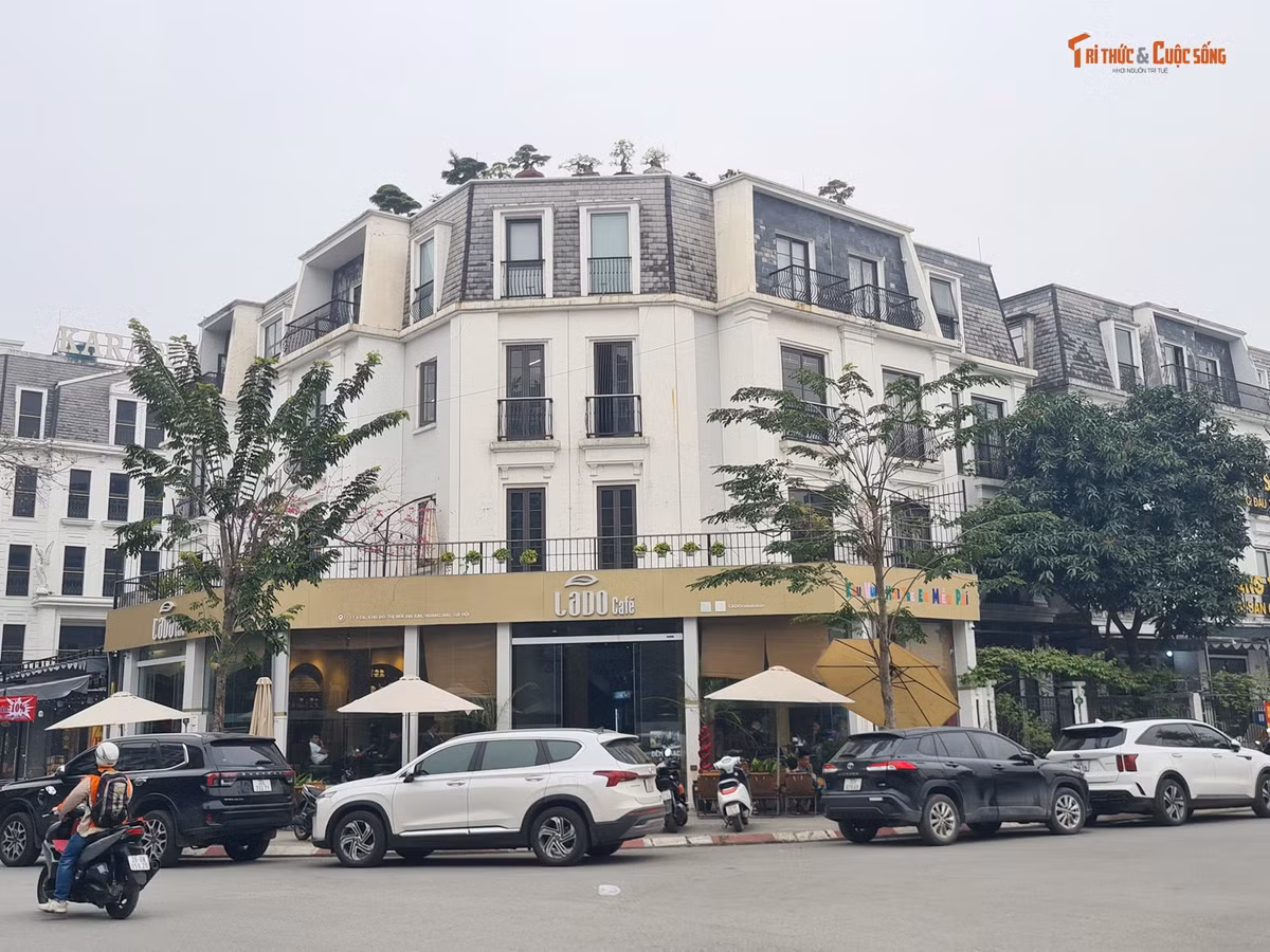 … hoặc ki-ốt kinh doanh.