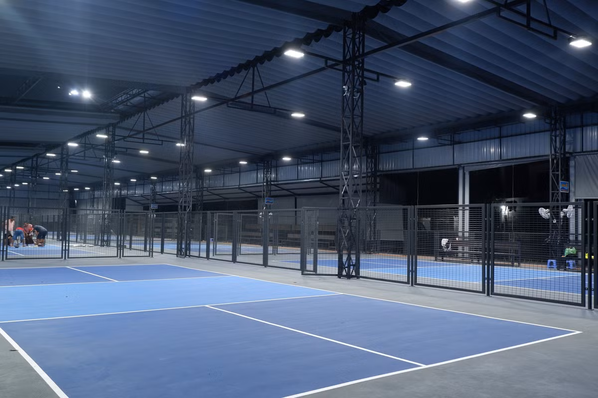 Mặt của các sân nhỏ bên trong được trải thảm asphalt hiện đại. (Ảnh: Facebook).