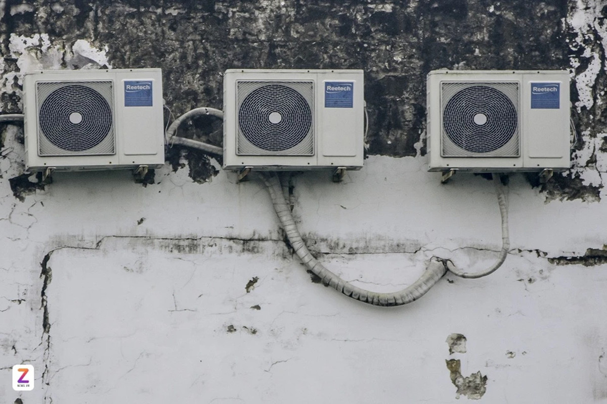 Hệ thống máy lạnh được bố trí ở nhiều nơi, cho thấy công trình từng chuẩn bị sẵn sàng cho hoạt động. (Ảnh: Zing).