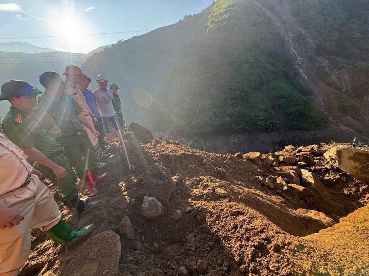 View - Ô tô chở 3 người mất tích ở Lào Cai, đã tìm thấy 2 thi thể | Báo Tri thức và Cuộc sống - TIN TỨC PHỔ BIẾN KIẾN THỨC 24H