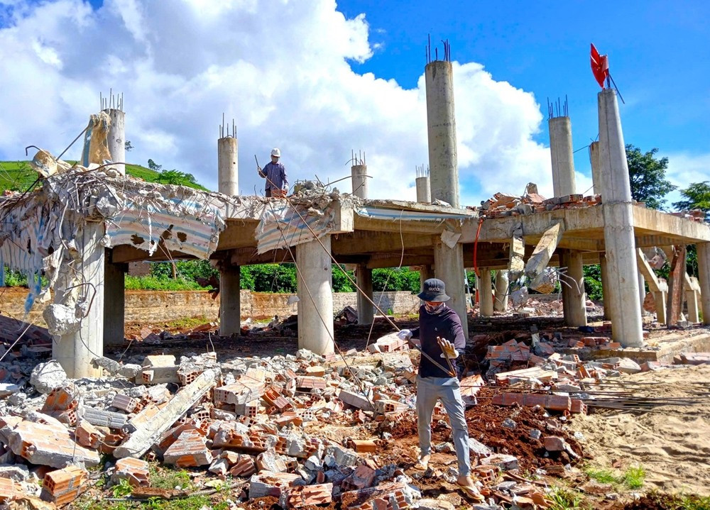 View - Cận cảnh tháo dỡ nhà rông tiền tỷ ở Gia Lai | Báo Tri thức và Cuộc sống - TIN TỨC PHỔ BIẾN KIẾN THỨC 24H