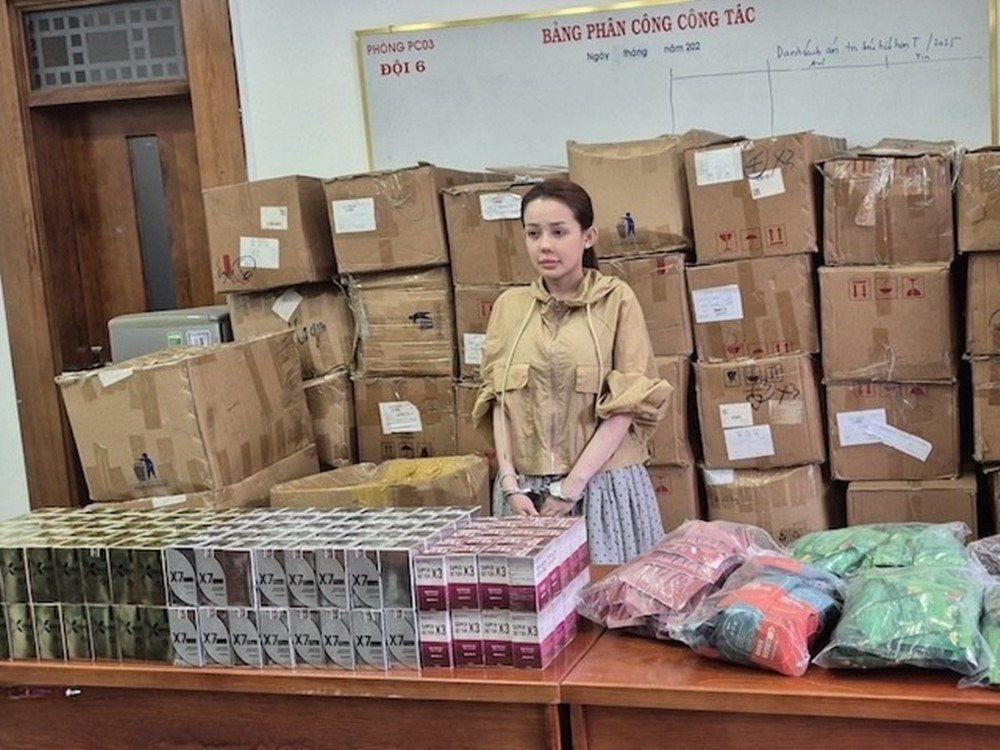 Ngân 98 và tang vật vụ án tại cơ quan Công an. a1-8337.jpg