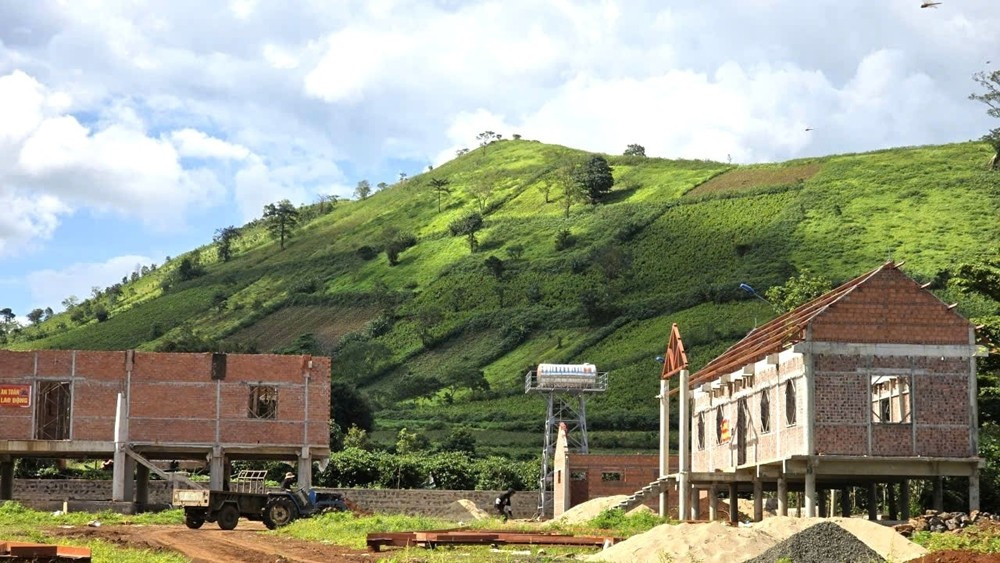 View - Cận cảnh tháo dỡ nhà rông tiền tỷ ở Gia Lai | Báo Tri thức và Cuộc sống - TIN TỨC PHỔ BIẾN KIẾN THỨC 24H