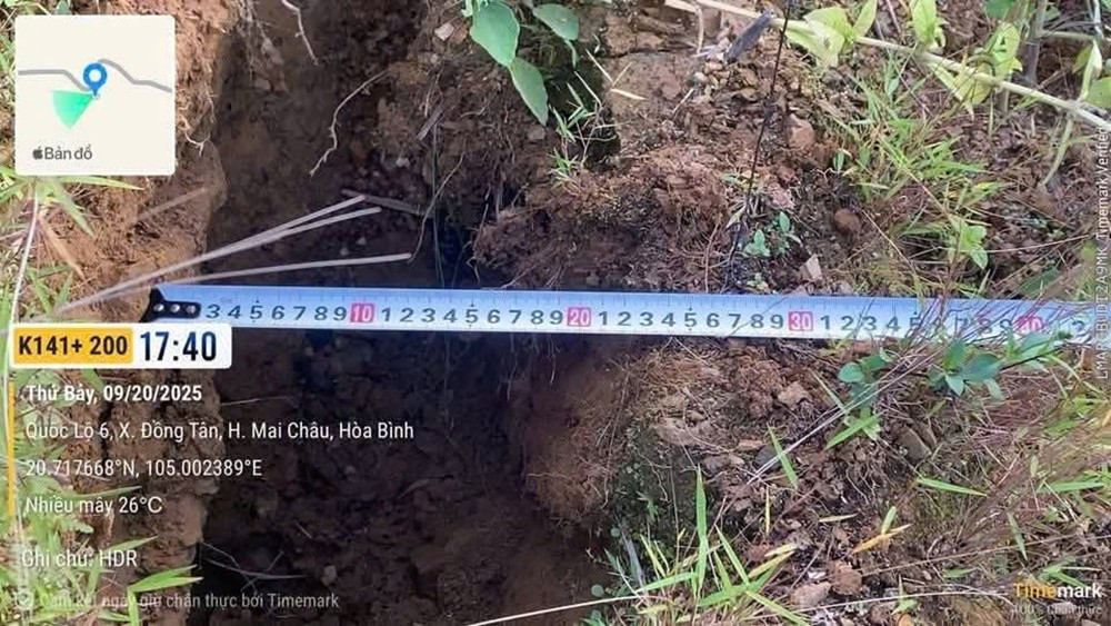 Vết nứt rộng từ 10-20cm. anh.jpg