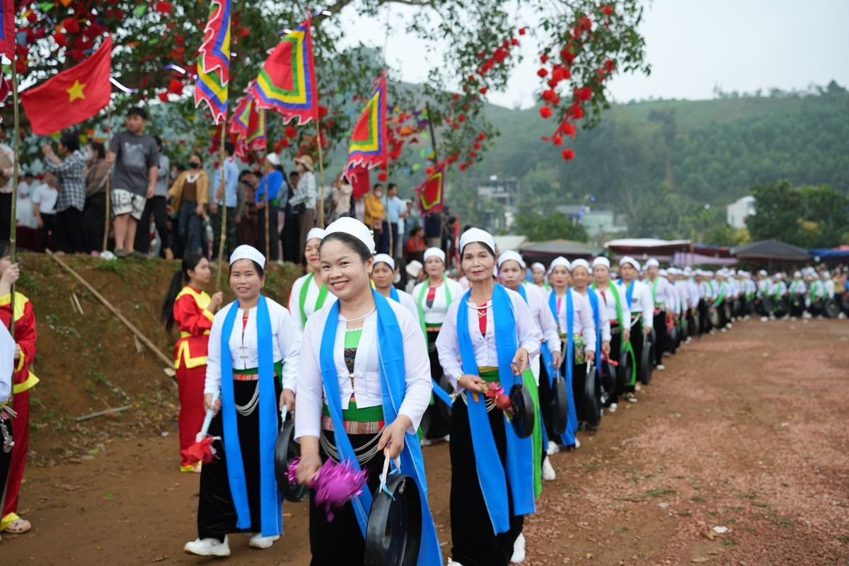 Người dân tham gia Ngày hội Văn hóa Mường Động và Lễ hội Chùa Sim năm 2026 với khí thế tưng bừng.
