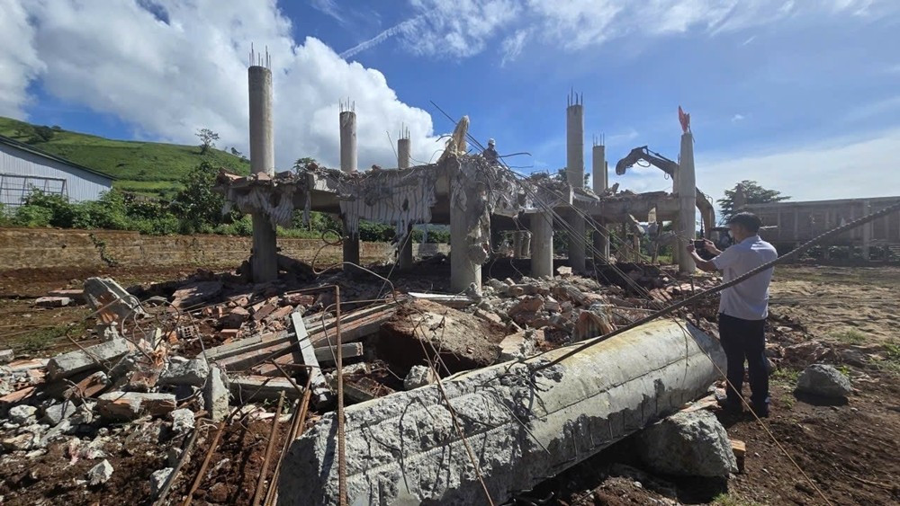 View - Cận cảnh tháo dỡ nhà rông tiền tỷ ở Gia Lai | Báo Tri thức và Cuộc sống - TIN TỨC PHỔ BIẾN KIẾN THỨC 24H