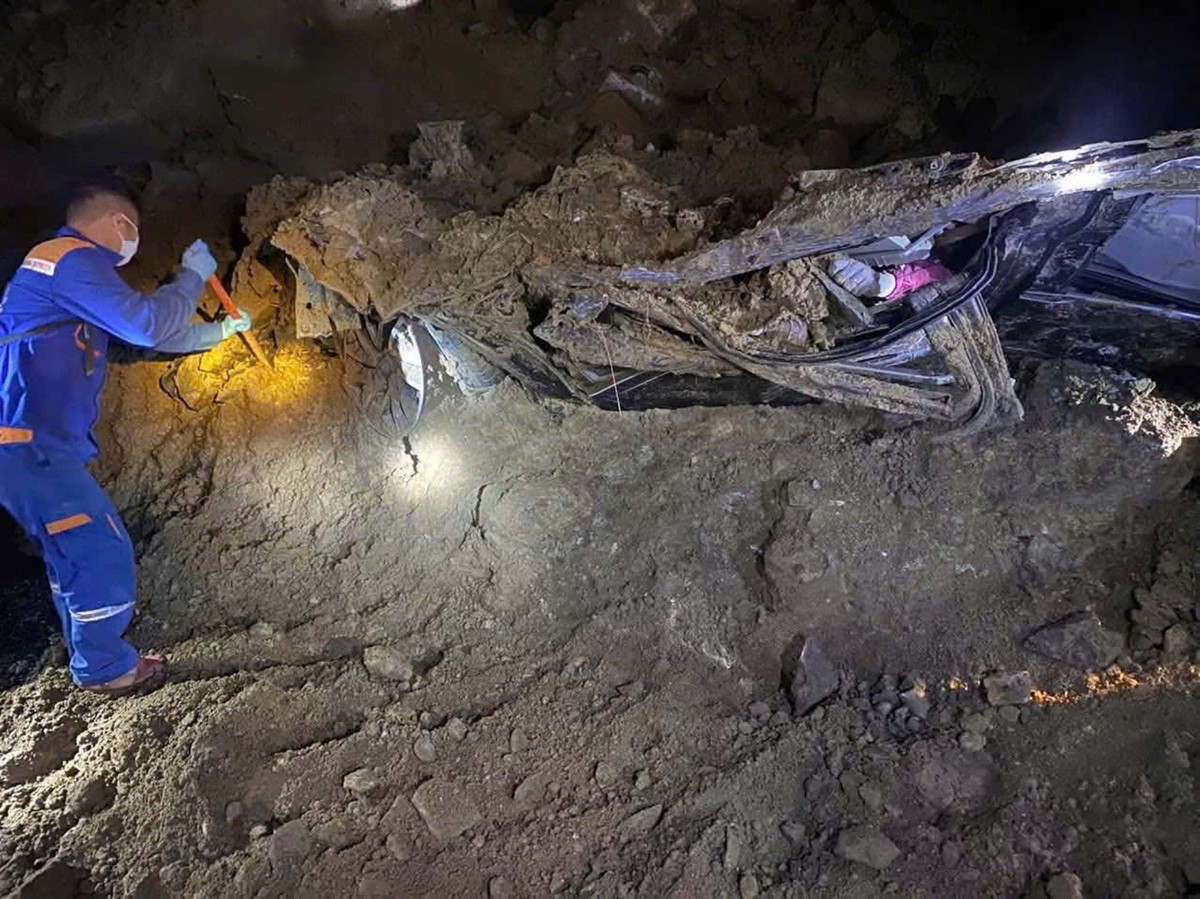 View - Ô tô chở 3 người mất tích ở Lào Cai, đã tìm thấy 2 thi thể | Báo Tri thức và Cuộc sống - TIN TỨC PHỔ BIẾN KIẾN THỨC 24H