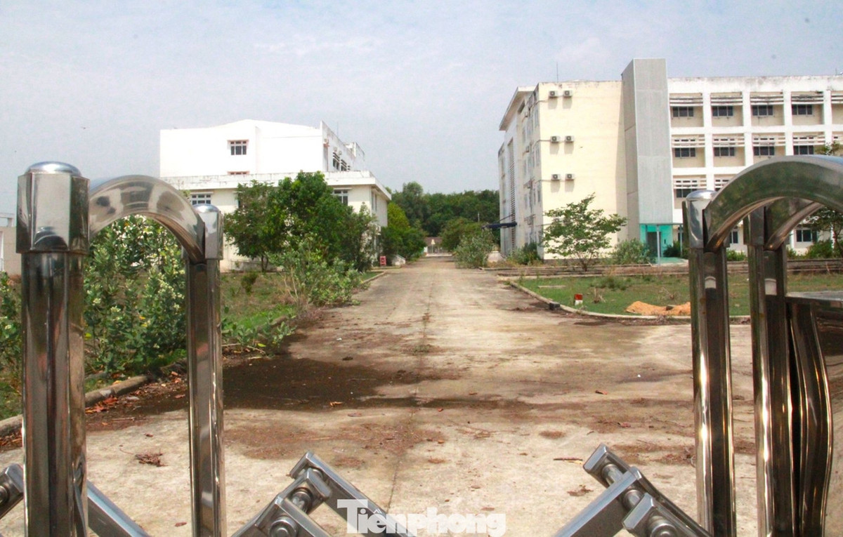 Trao đổi với Báo Người lao động, TS Nguyễn Hồng Chương - Phó Giám đốc Sở Y tế TP HCM, cho biết mới đây, Sở Y tế TP HCM đã đến khảo sát tại bệnh viện, đồng thời có kế hoạch đưa nơi đây trở thành cở sở 4 của Bệnh viện Tâm thần TP HCM. (Ảnh: Tiền Phong).