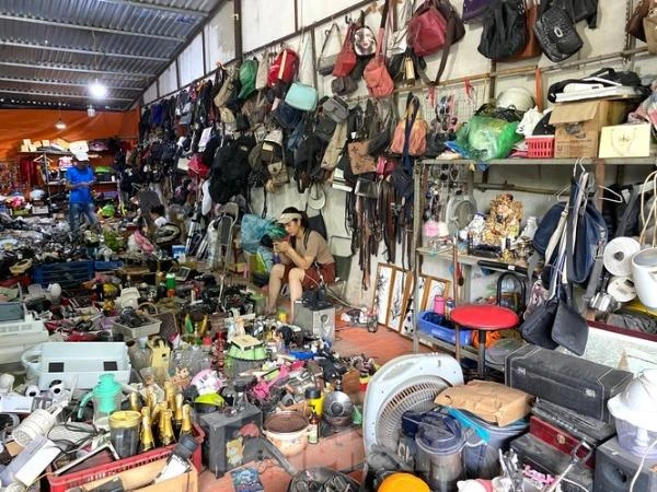 Lạ lùng chợ phiên đồ cũ của những người ưa hoài niệm