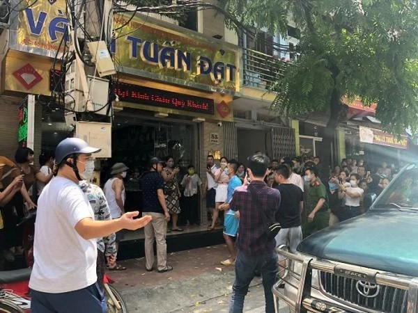 Ảnh quá trình phi tang chứng cứ của "siêu trộm" 350 cây vàng ở Sơn Tây