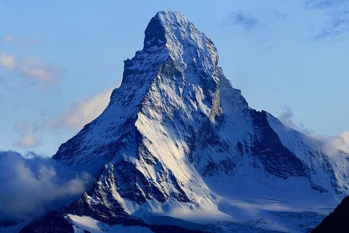 5. Matterhorn là một trong những ngọn núi được chụp ảnh nhiều nhất thế giới. Vẻ đẹp biểu tượng khiến nó trở thành điểm đến yêu thích của nhiếp ảnh gia và khách du lịch. Ảnh: Pinterest.