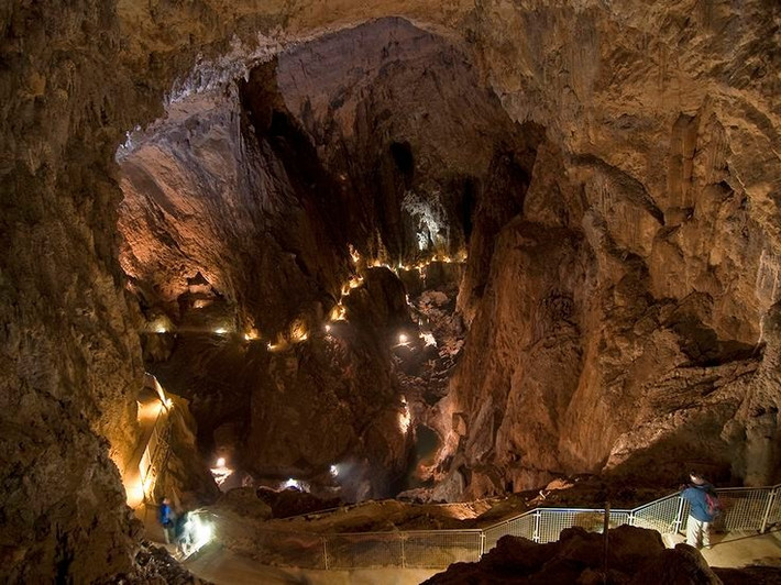 8. Được đề cử Kỳ quan Thiên nhiên mới. Năm 2011, Jeita Grotto lọt vào danh sách đề cử cuối cùng của cuộc bầu chọn 7 Kỳ quan Thiên nhiên mới của thế giới. Ảnh: Pinterest.