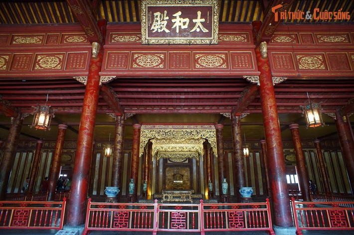 Ngày năm 5/7/1885, khi Kinh đô Huế thất thủ, quân Pháp đã tràn vào Hoàng thành và đốt phá nhiều cung điện. Trong giai đoạn Chiến tranh Việt Nam, Hoàng thành Huế cũng chịu nhiều tổn hại trong chiến sự Mậu Thân 1968.