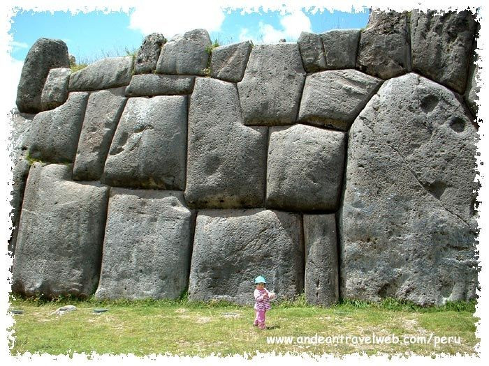  1. Nằm trong quần thể di tích Tiwanaku ở Bolivia. Puma Punku tọa lạc trên cao nguyên Altiplano, gần hồ Titicaca, từng là trung tâm văn hóa của nền văn minh Tiwanaku hưng thịnh từ thế kỷ 6 đến 10. Ảnh: Pinterest.