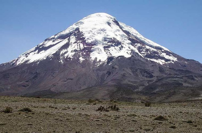 2. Đây là núi lửa cao nhất ở Ecuador. Với độ cao khoảng 6.263 mét so với mực nước biển, Chimborazo là ngọn núi lửa cao nhất ở Ecuador, dù đã ngừng hoạt động hàng nghìn năm trước. Ảnh: Pinterest.