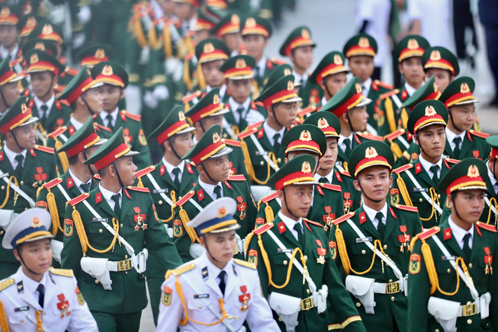 6 lực lượng tham gia diễu binh, diễu hành gồm: Lực lượng rước đuốc Truyền thống và Tiêu binh Đài lửa; Lực lượng Pháo lễ; Lực lượng Không quân bay chào mừng.