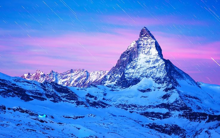 1. Matterhorn cao 4.478 mét và nằm giữa Thụy Sĩ và Ý. Ngọn núi tọa lạc trên biên giới hai nước, với phần đỉnh nằm hoàn toàn trong lãnh thổ Thụy Sĩ. Ảnh: Pinterest.