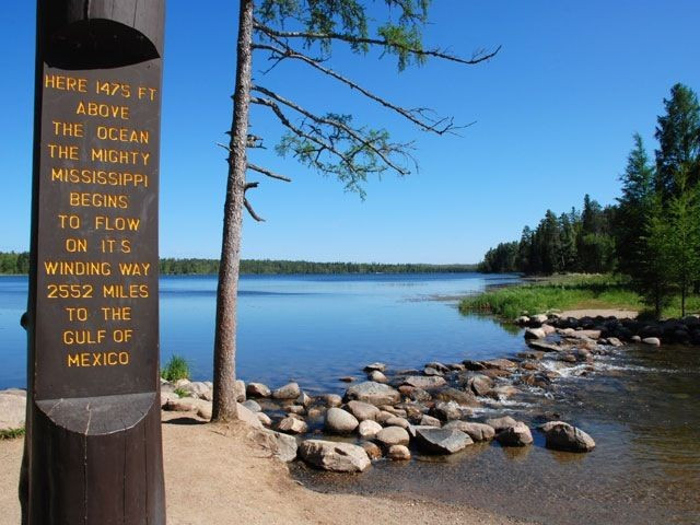 7. Nguồn cảm hứng văn học. Sông Mississippi gắn liền với tác phẩm nổi tiếng “Những cuộc phiêu lưu của Huckleberry Finn” của Mark Twain, một biểu tượng văn hóa Mỹ. Ảnh: Pinterest.