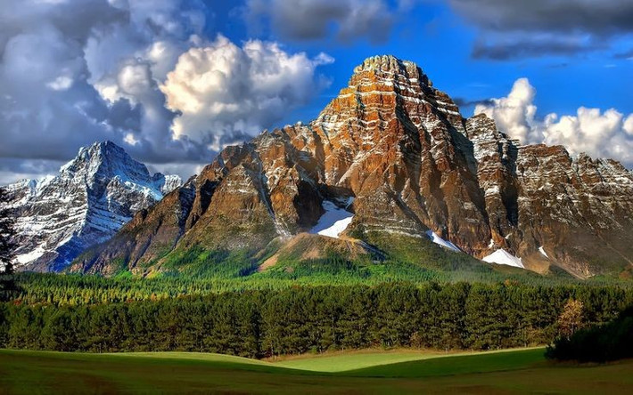 2. Là một phần của hệ thống Cordillera. Rockies là một phần của vành đai núi lớn chạy dọc bờ Tây châu Mỹ, cùng với Andes và Sierra Nevada. Ảnh: Pinterest.