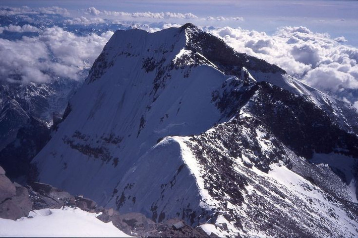 4. Thu hút hàng ngàn người leo núi mỗi năm. Là một trong "Seven Summits" – bảy đỉnh núi cao nhất mỗi châu lục – Aconcagua là mục tiêu chinh phục của nhiều nhà leo núi trên toàn thế giới. Ảnh: Pinterest.