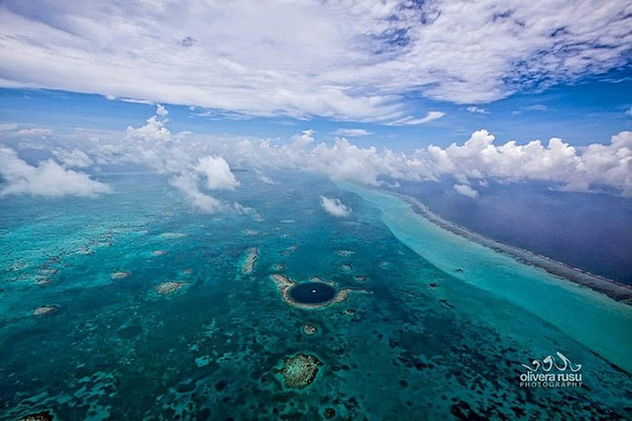 7. Là một phần của Di sản Thế giới UNESCO. Great Blue Hole nằm trong Khu bảo tồn Rạn san hô Belize, được UNESCO công nhận là Di sản Thiên nhiên Thế giới từ năm 1996. Ảnh: Pinterest.