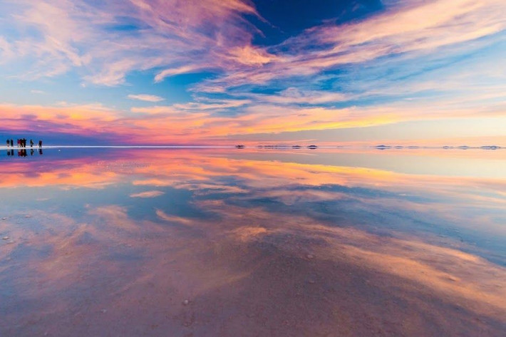 1. Lớn nhất thế giới. Cánh đồng muối Uyuni rộng hơn 10.000 km², trở thành cánh đồng muối lớn nhất hành tinh. Ảnh: Pinterest.