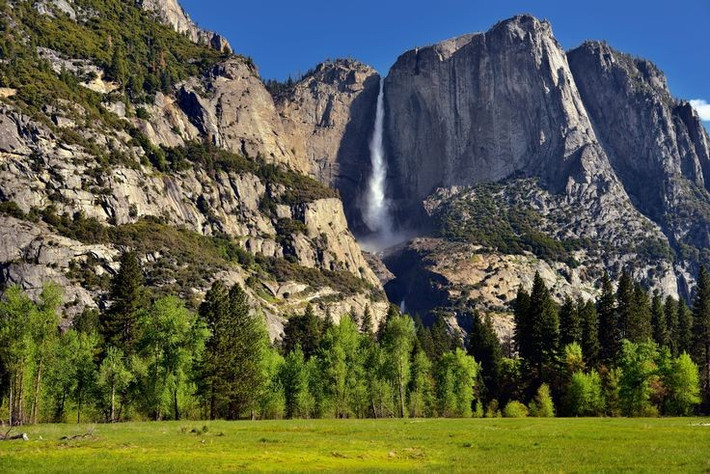 8. Là nguồn cảm hứng nghệ thuật. Thác Yosemite đã xuất hiện trong nhiều tác phẩm hội họa, nhiếp ảnh và văn học, trở thành biểu tượng của vẻ đẹp thiên nhiên Mỹ. Ảnh: Pinterest.