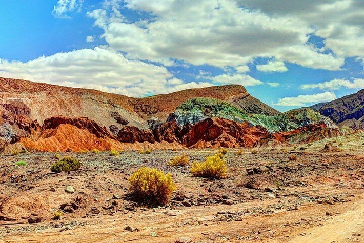 3. Có người sinh sống suốt hàng ngàn năm. Dù khắc nghiệt, sa mạc Atacama vẫn là nơi sinh sống của người Atacameño cổ đại với nền văn hóa lâu đời và kỹ thuật thích nghi ấn tượng. Ảnh: Pinterest.