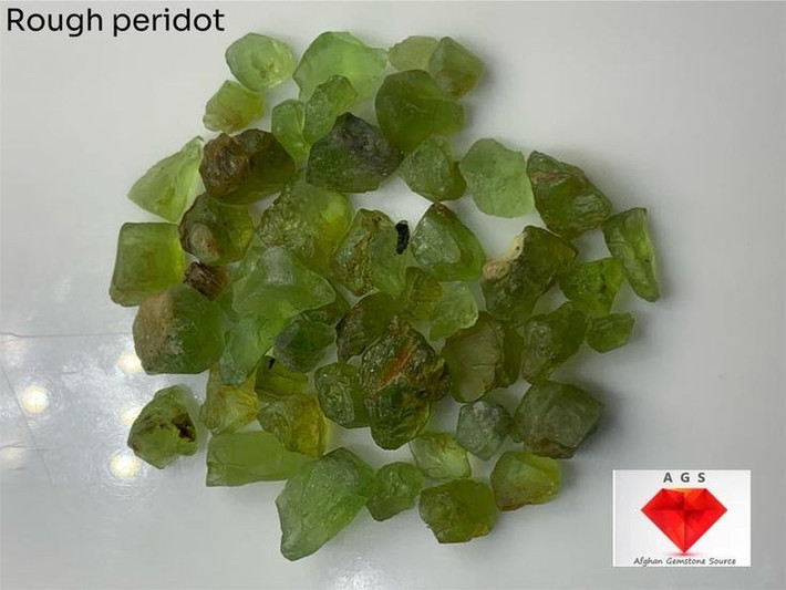 5. Peridot từng bị nhầm với ngọc lục bảo. Trong thời kỳ cổ đại, người Ai Cập tin rằng peridot là “ngọc lục bảo hoàng gia” của nữ hoàng Cleopatra. Ảnh: Pinterest.