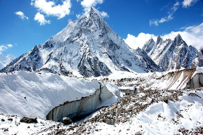 8. Thu hút các nhà leo núi và thám hiểm toàn cầu. Kể từ thế kỷ 20, Karakoram đã trở thành điểm đến lý tưởng cho những nhà leo núi mạo hiểm, nhiếp ảnh gia và các nhà nghiên cứu khí hậu, địa chất. Ảnh: Pinterest.