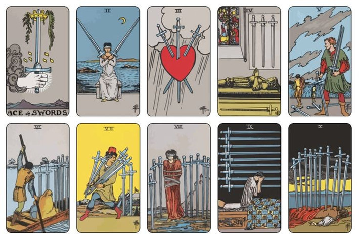2. Một bộ bài Tarot chuẩn có 78 lá. Tarot gồm hai phần: 22 lá ẩn chính (Major Arcana) và 56 lá ẩn phụ (Minor Arcana), mỗi lá bài đều mang biểu tượng và tầng nghĩa riêng biệt. Ảnh: Pinterest.